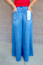 Load image into Gallery viewer, Slouchy Palazzo Jeans
