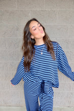 Load image into Gallery viewer, Oversized Semi Crop Striped Top
