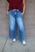 Load image into Gallery viewer, Slouchy Ankle Wide Jeans
