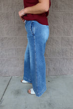 Load image into Gallery viewer, Slouchy Ankle Wide Jeans
