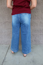 Load image into Gallery viewer, Slouchy Ankle Wide Jeans
