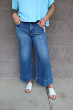 Load image into Gallery viewer, Tummy Control Mid Rise Crop Wide Pintuck Front
