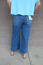 Load image into Gallery viewer, Tummy Control Mid Rise Crop Wide Pintuck Front
