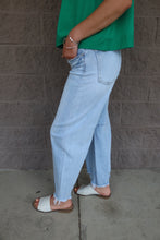 Load image into Gallery viewer, High Rise Barrel Jeans
