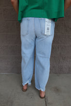 Load image into Gallery viewer, High Rise Barrel Jeans
