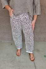 Load image into Gallery viewer, Slouchy Cropped Leopard Barrel Jeans
