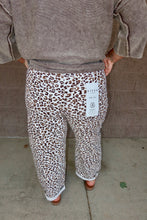 Load image into Gallery viewer, Slouchy Cropped Leopard Barrel Jeans
