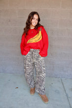 Load image into Gallery viewer, Knit Graphic Chunky Sweater
