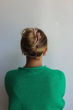 Load image into Gallery viewer, KAXI WAVY MIDI HOLD EVERYTHING CLAW
