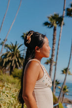 Load image into Gallery viewer, KAXI WAVY MIDI HOLD EVERYTHING CLAW
